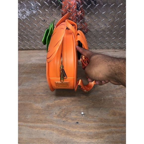 Loungefly NWT Disney Glow Face Minnie Pumpkin HALLOWEEN Backpack Purse - Picture 2 of 14